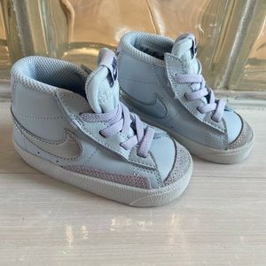 Nike Blazer Mid '77 Boys Girls Toddler
5 Pure Platinum/Metallic SilverBarely Grp